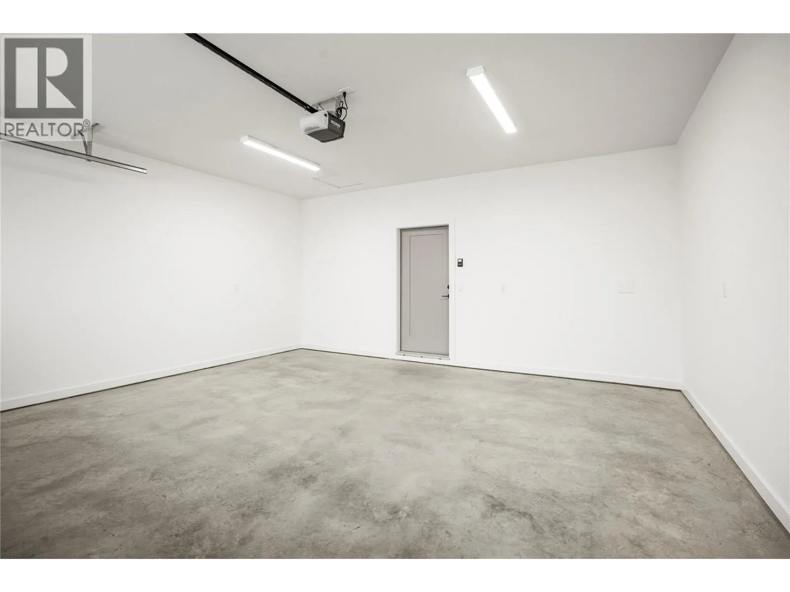 7005/7013 Manning Place
