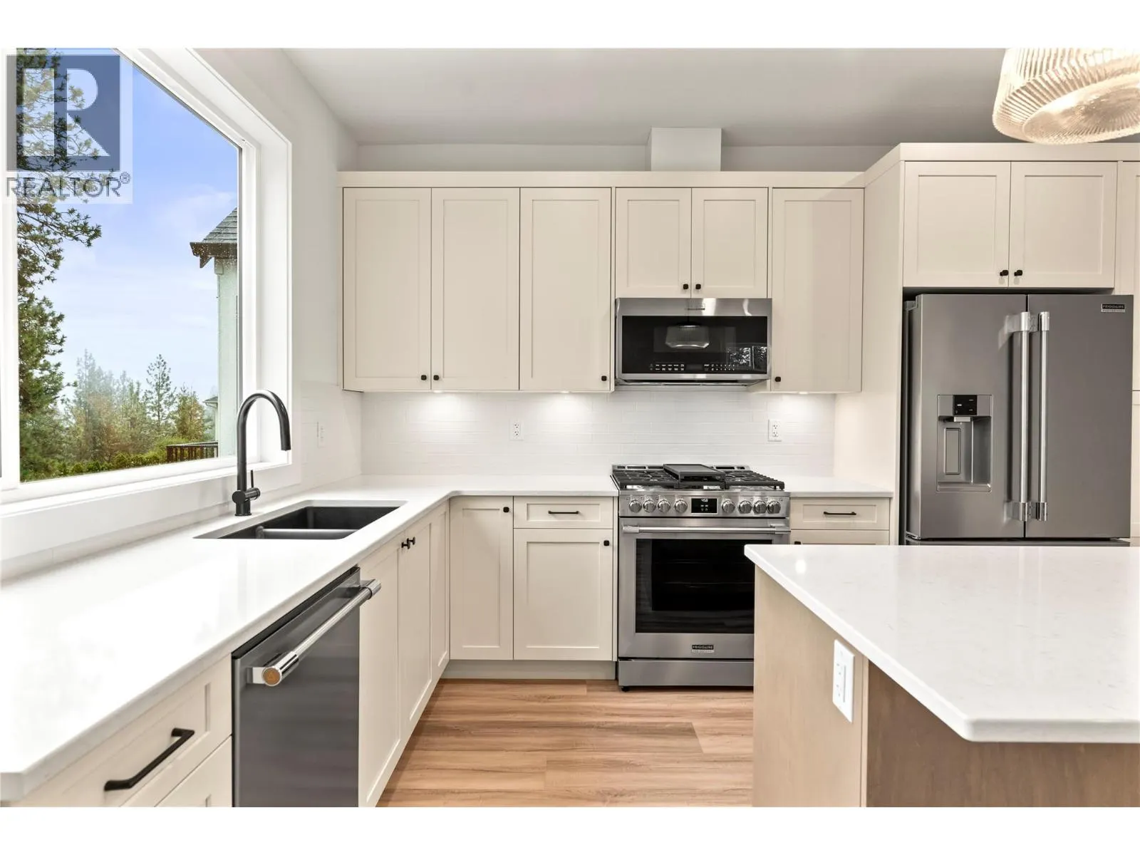 7005/7013 Manning Place