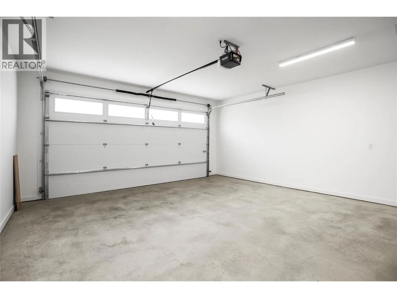7005/7013 Manning Place