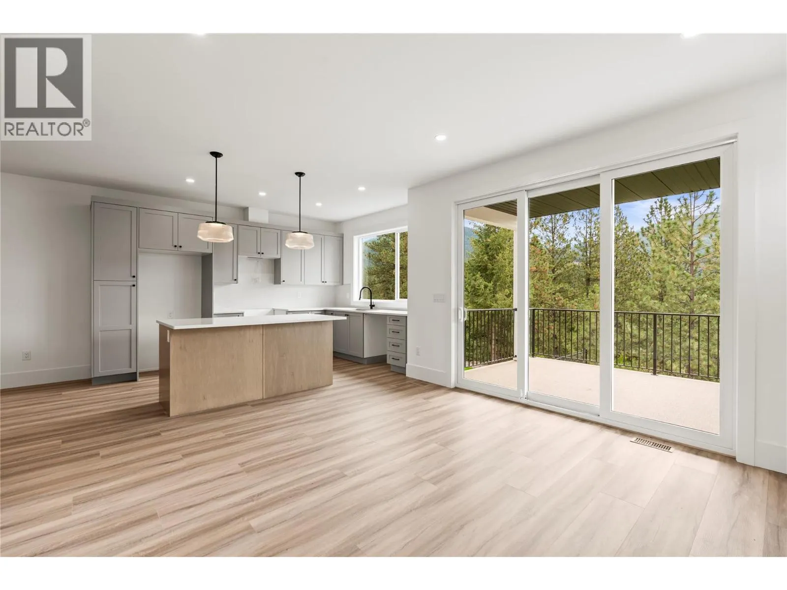 7005/7013 Manning Place
