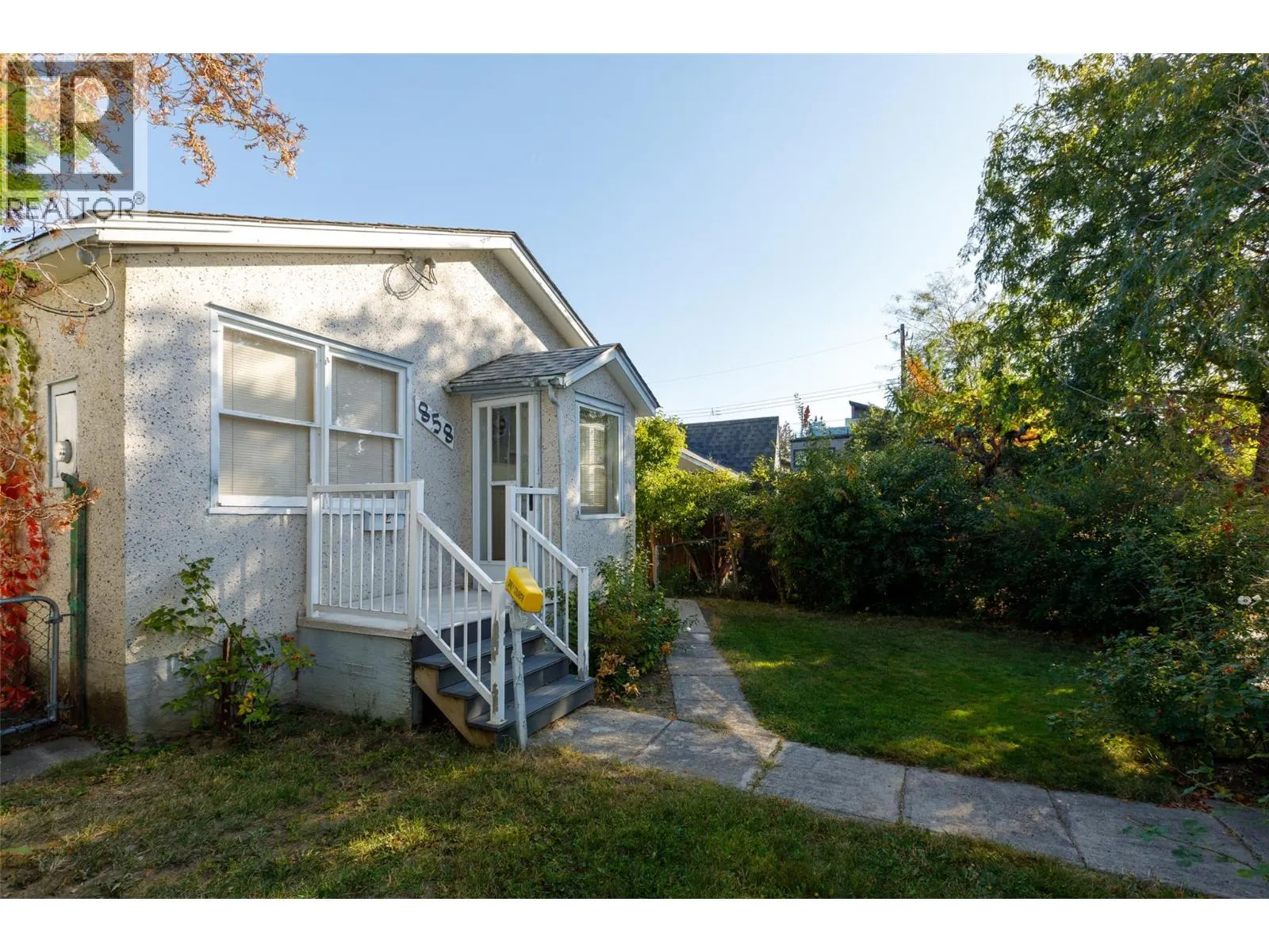 858 Cawston Avenue