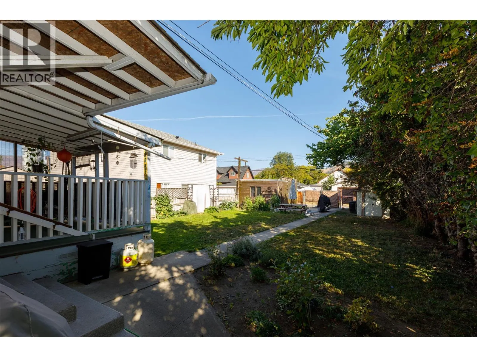 858 Cawston Avenue