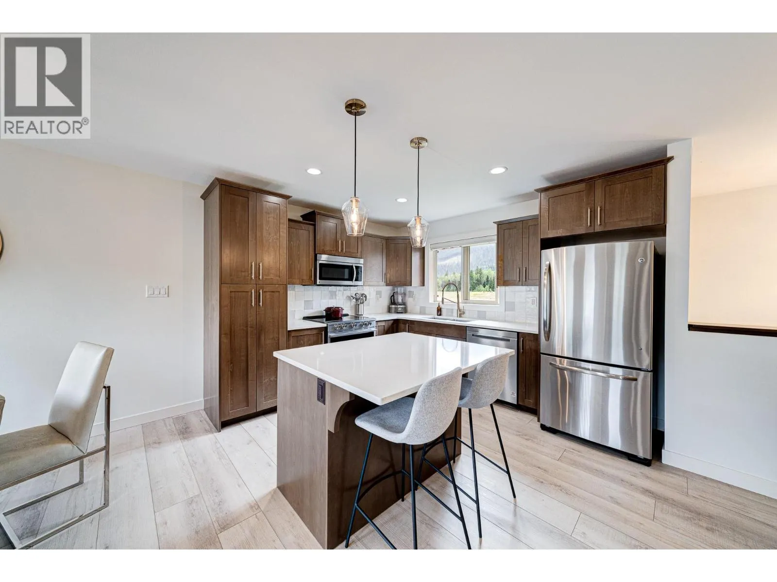 2030 GOLDEN EAGLE Drive