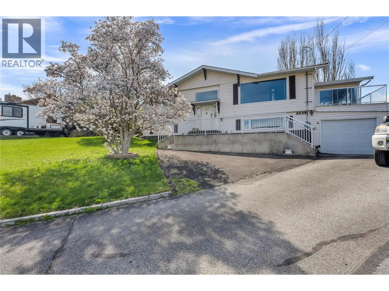 6528 Lipsett Crescent