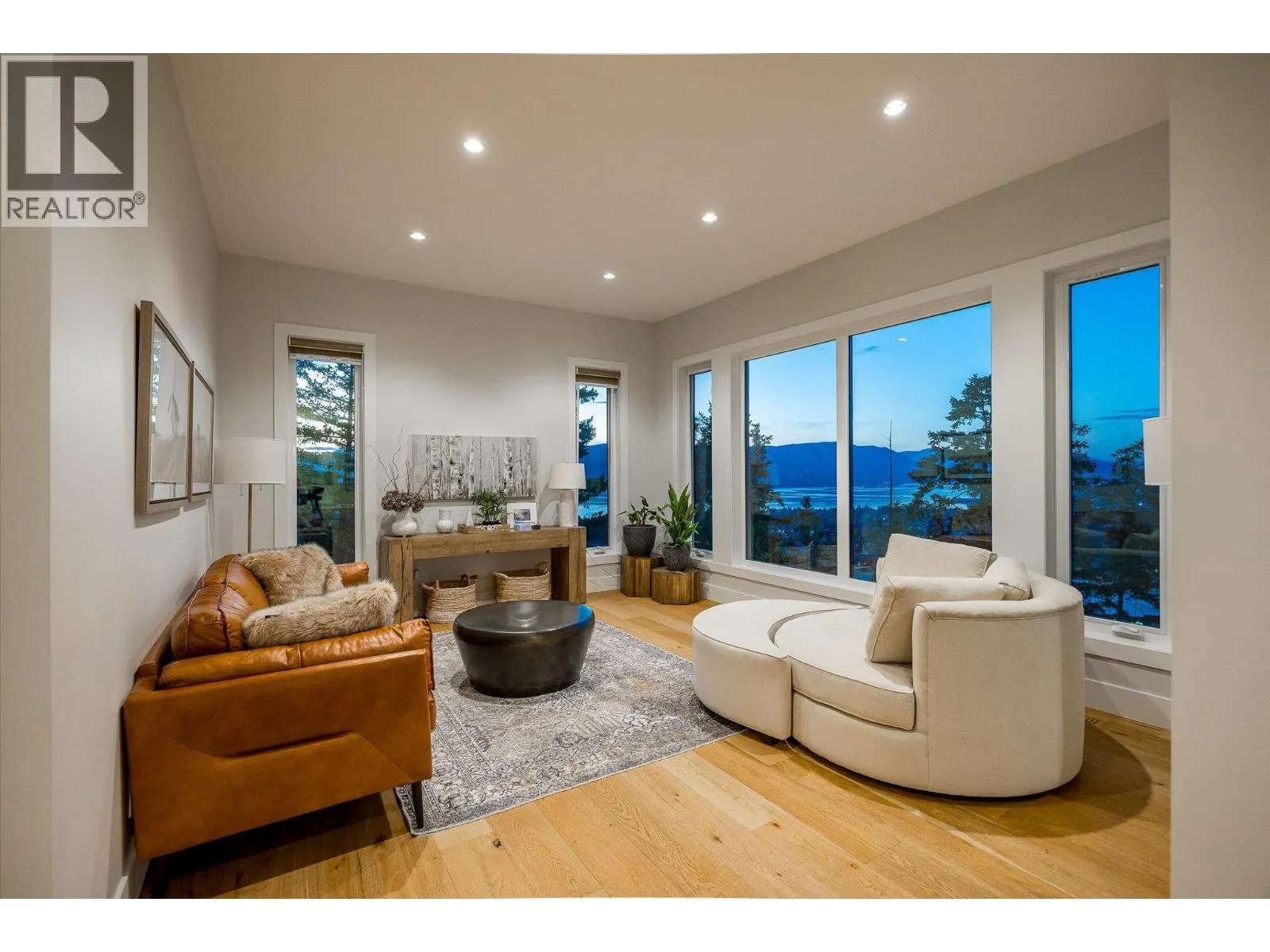980 Ledgeview Court