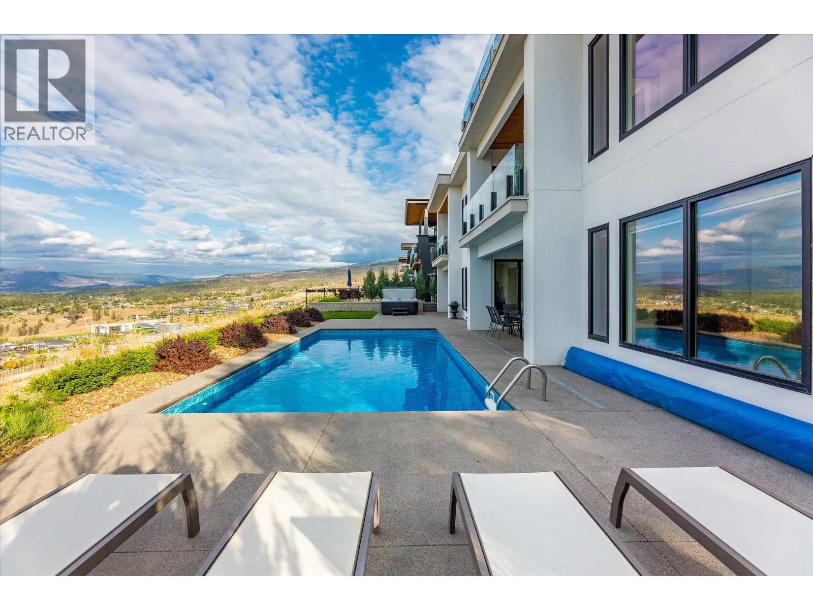 980 Ledgeview Court