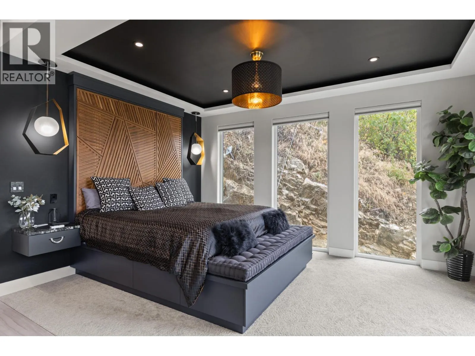 112 Sunset Boulevard