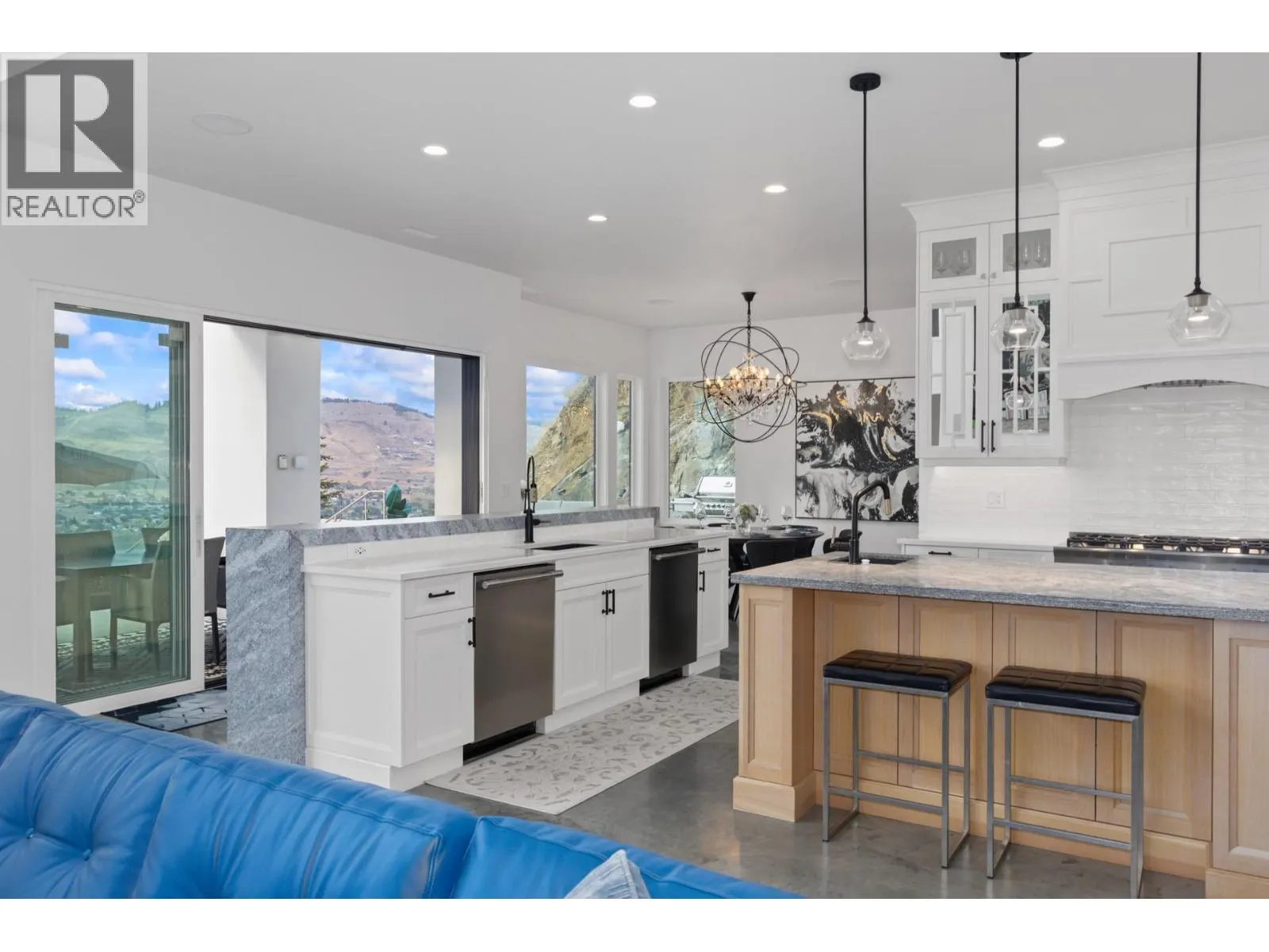 112 Sunset Boulevard