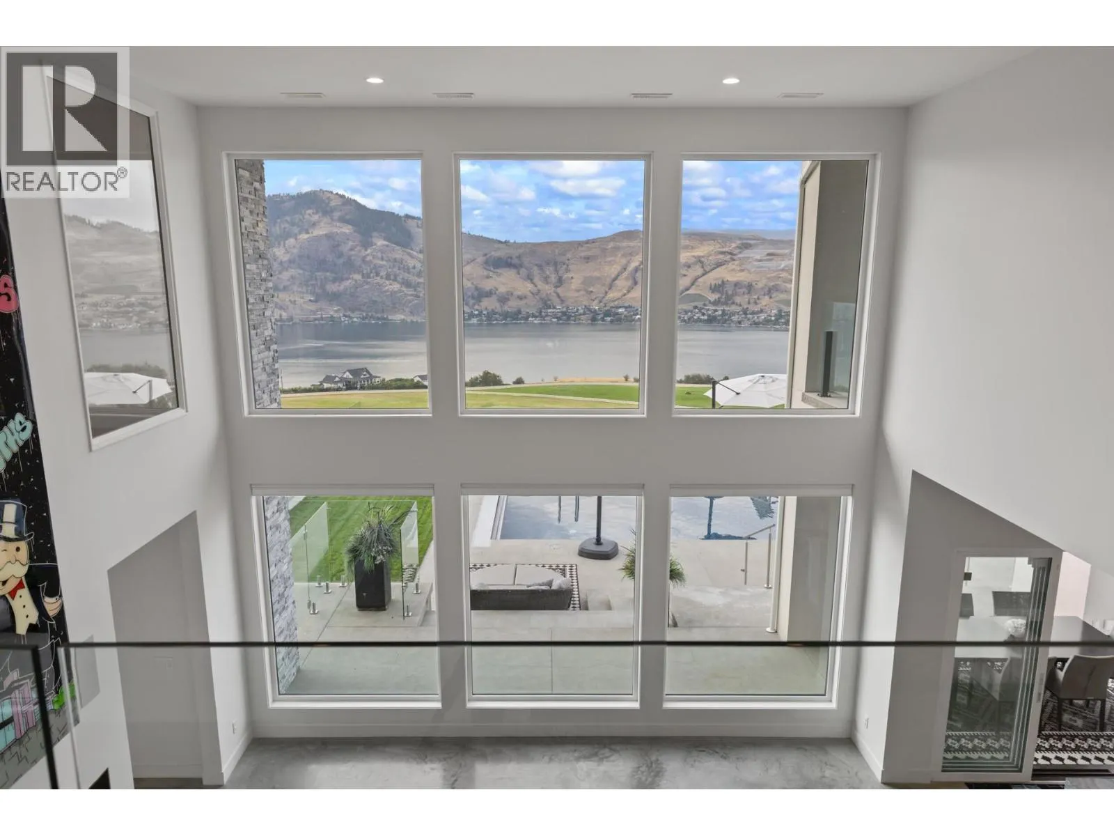 112 Sunset Boulevard