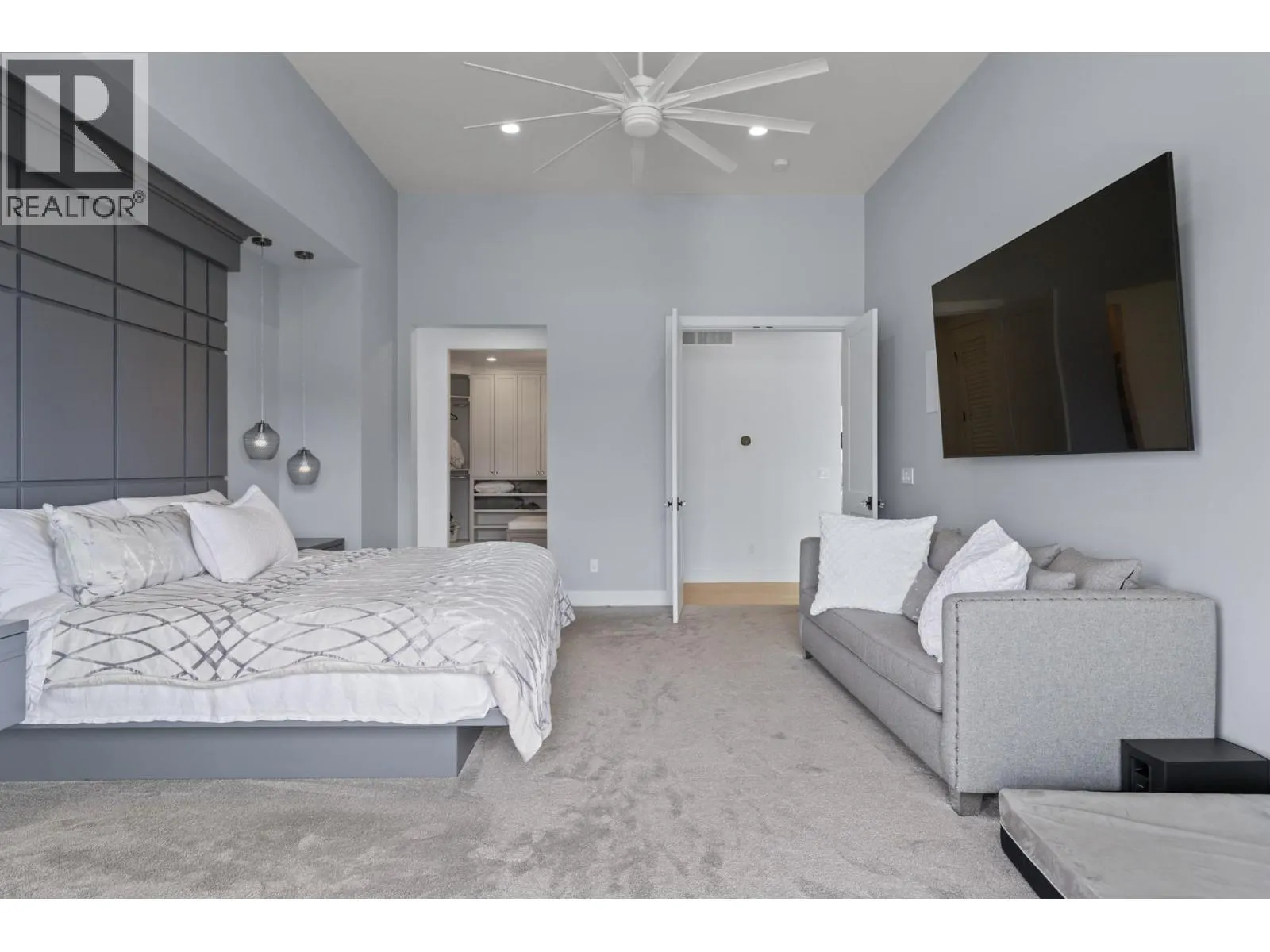 112 Sunset Boulevard