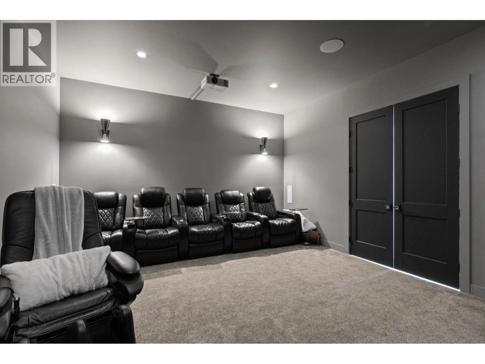 112 Sunset Boulevard