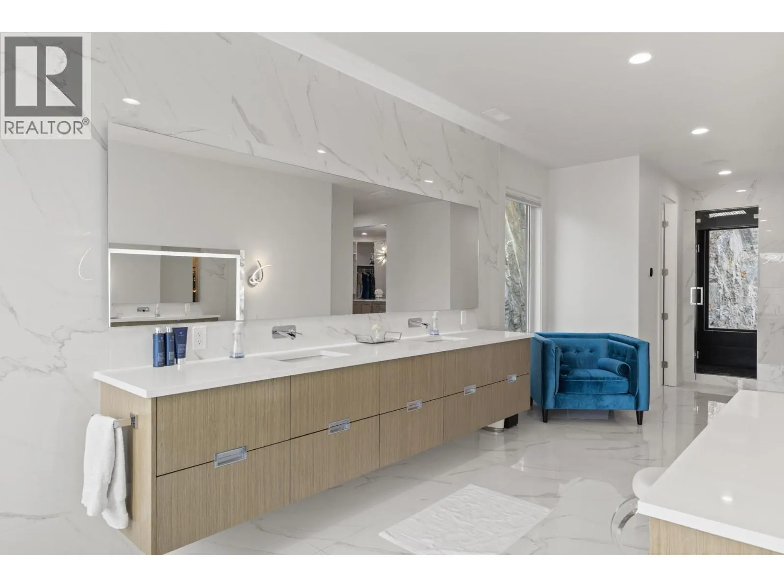 112 Sunset Boulevard