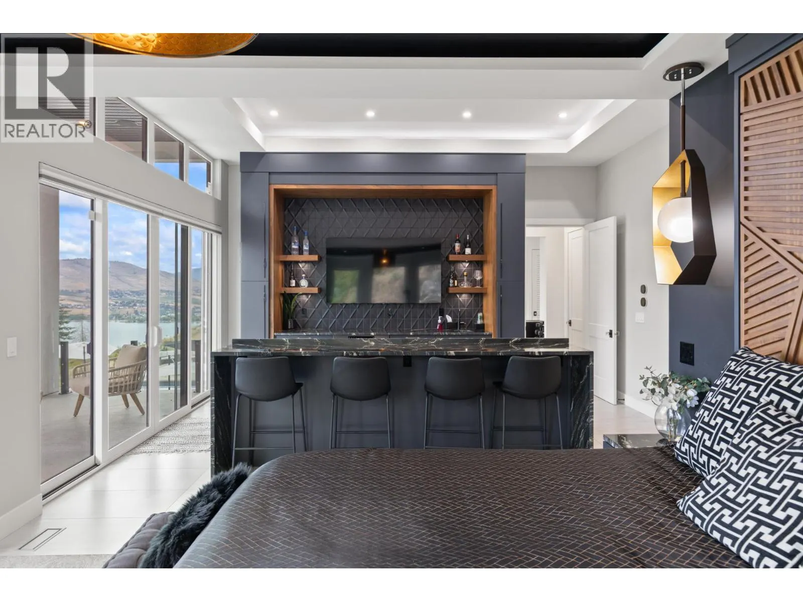 112 Sunset Boulevard