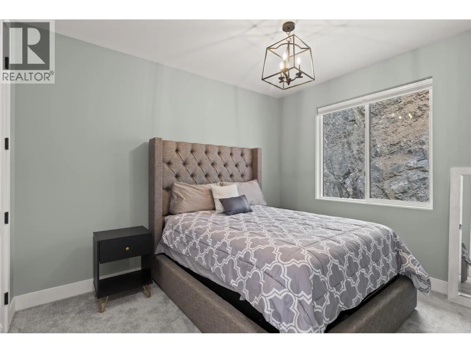 112 Sunset Boulevard