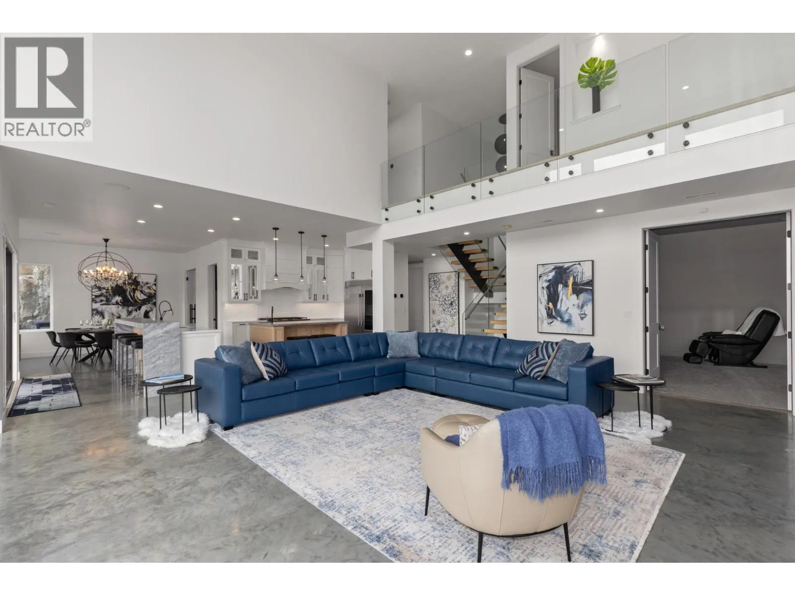 112 Sunset Boulevard