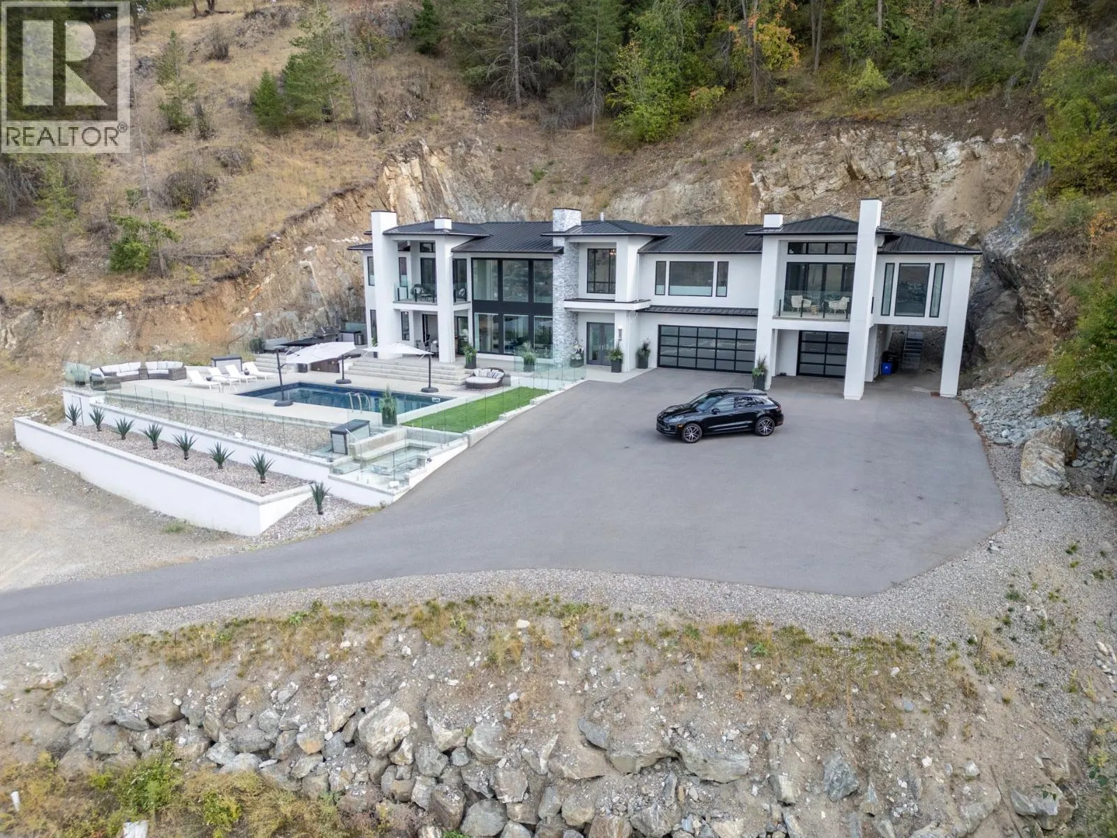 112 Sunset Boulevard