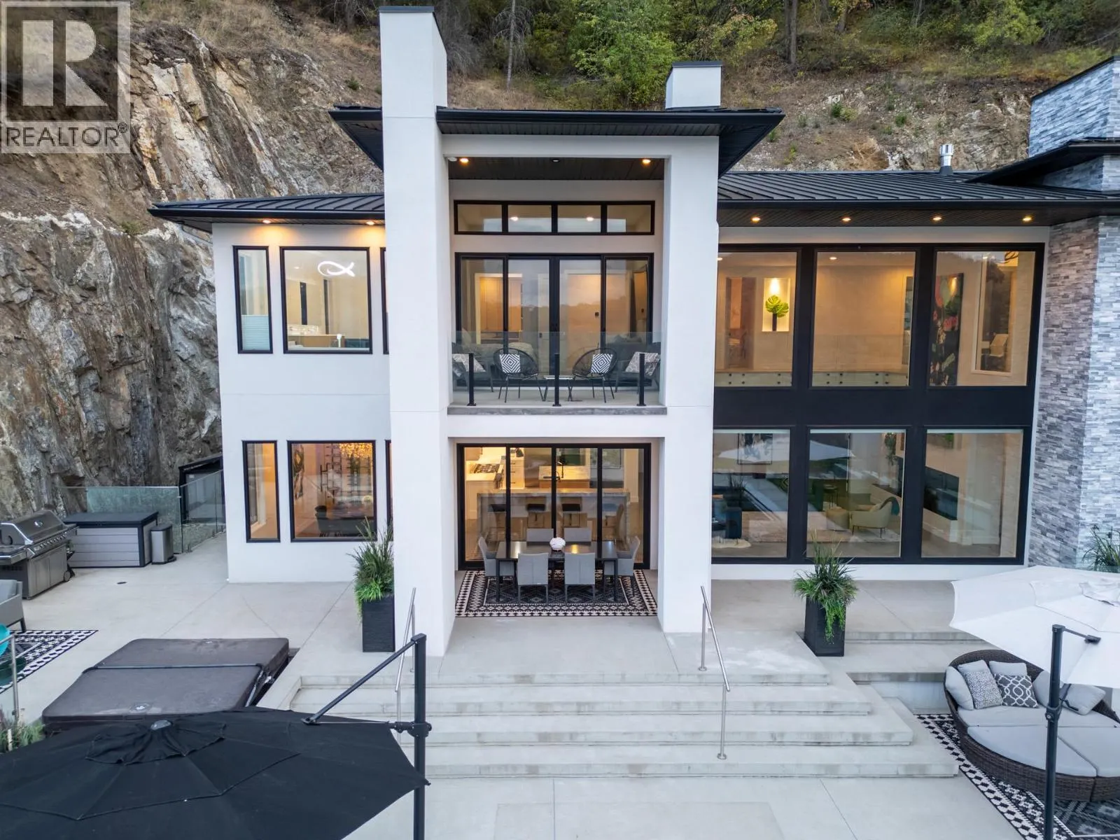 112 Sunset Boulevard