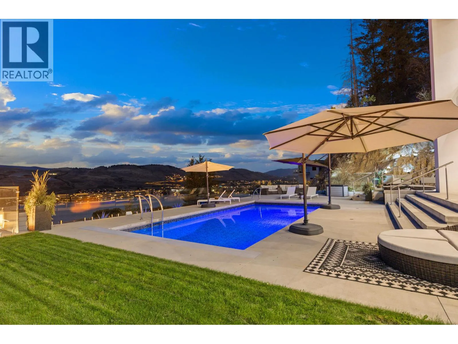 112 Sunset Boulevard
