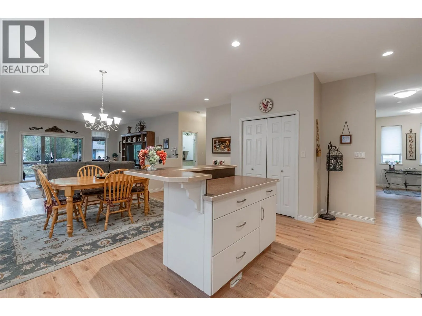 6676 OXBOW Crescent