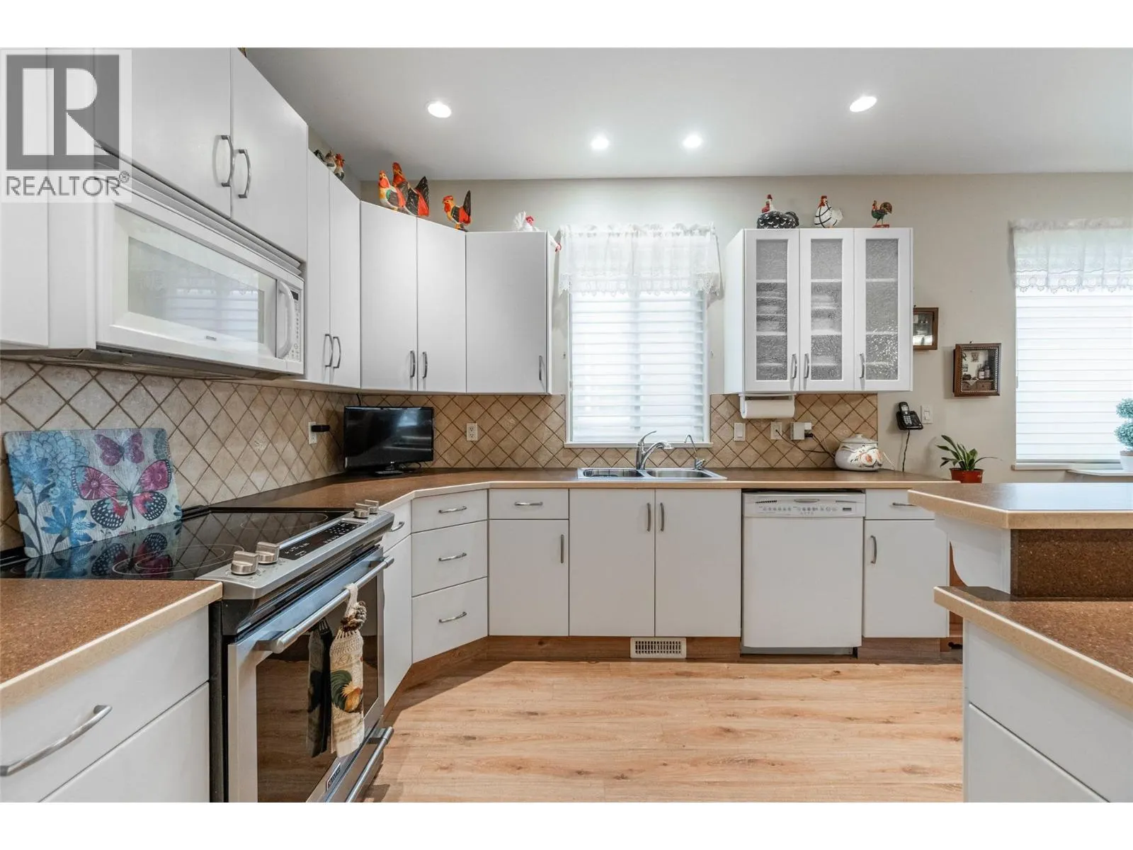 6676 OXBOW Crescent