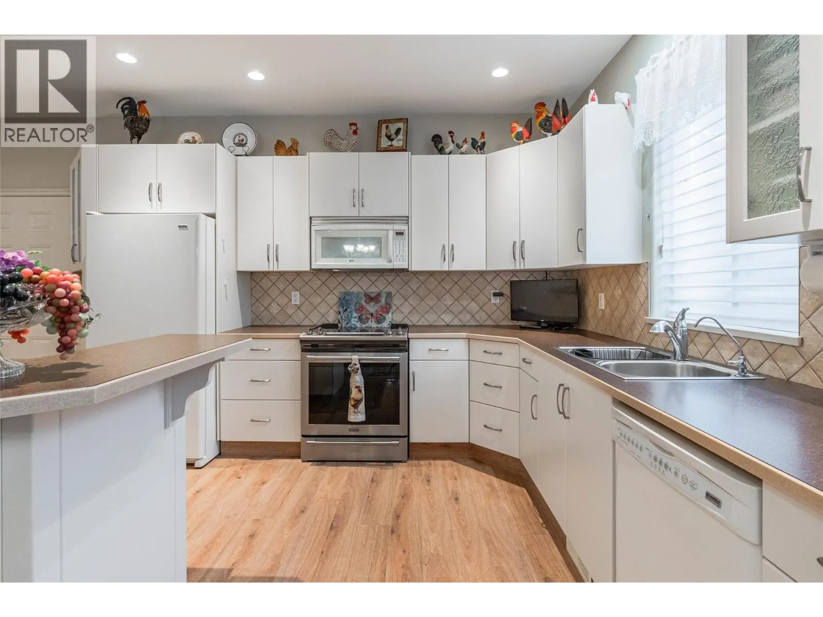 6676 OXBOW Crescent