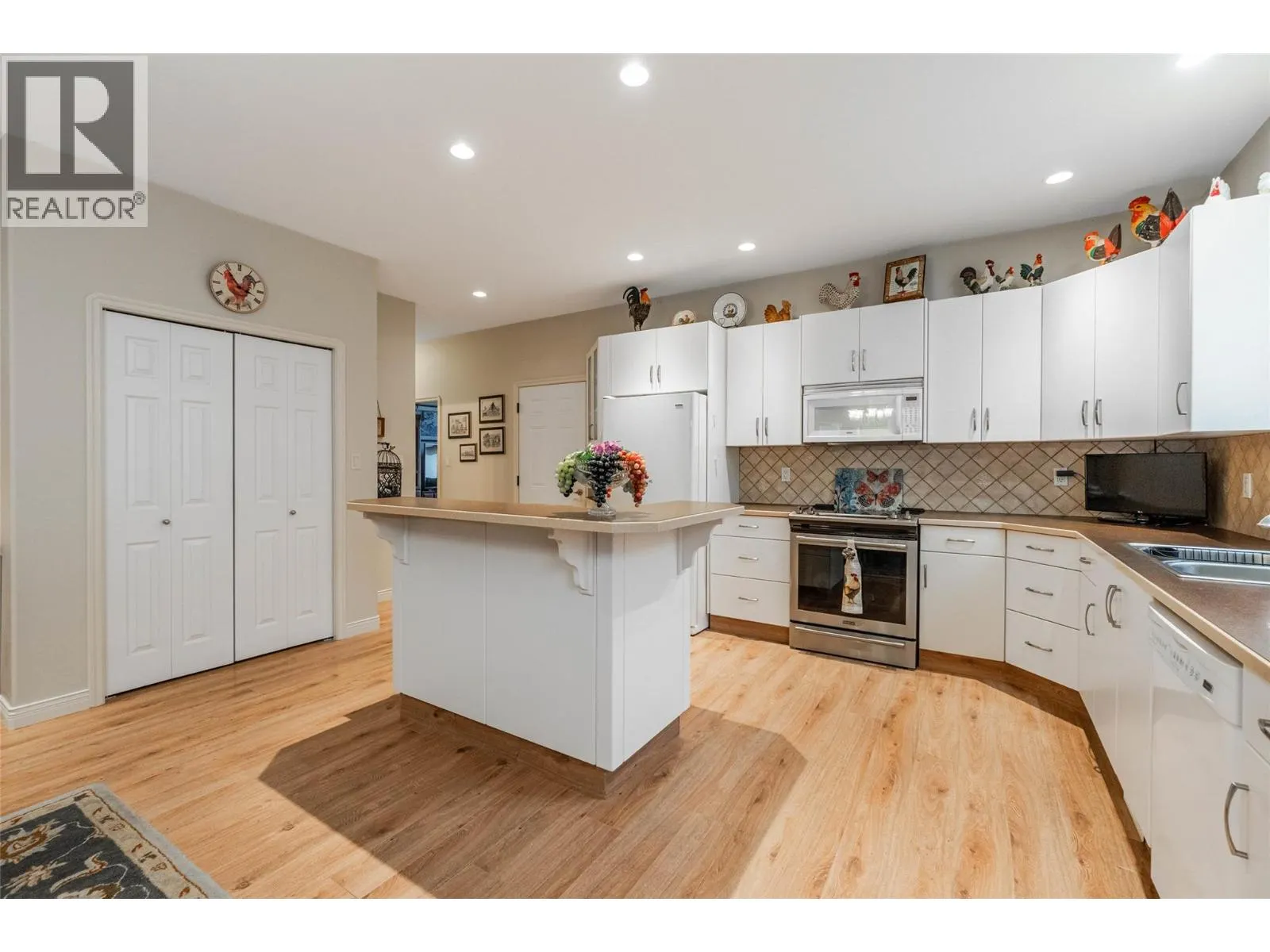 6676 OXBOW Crescent