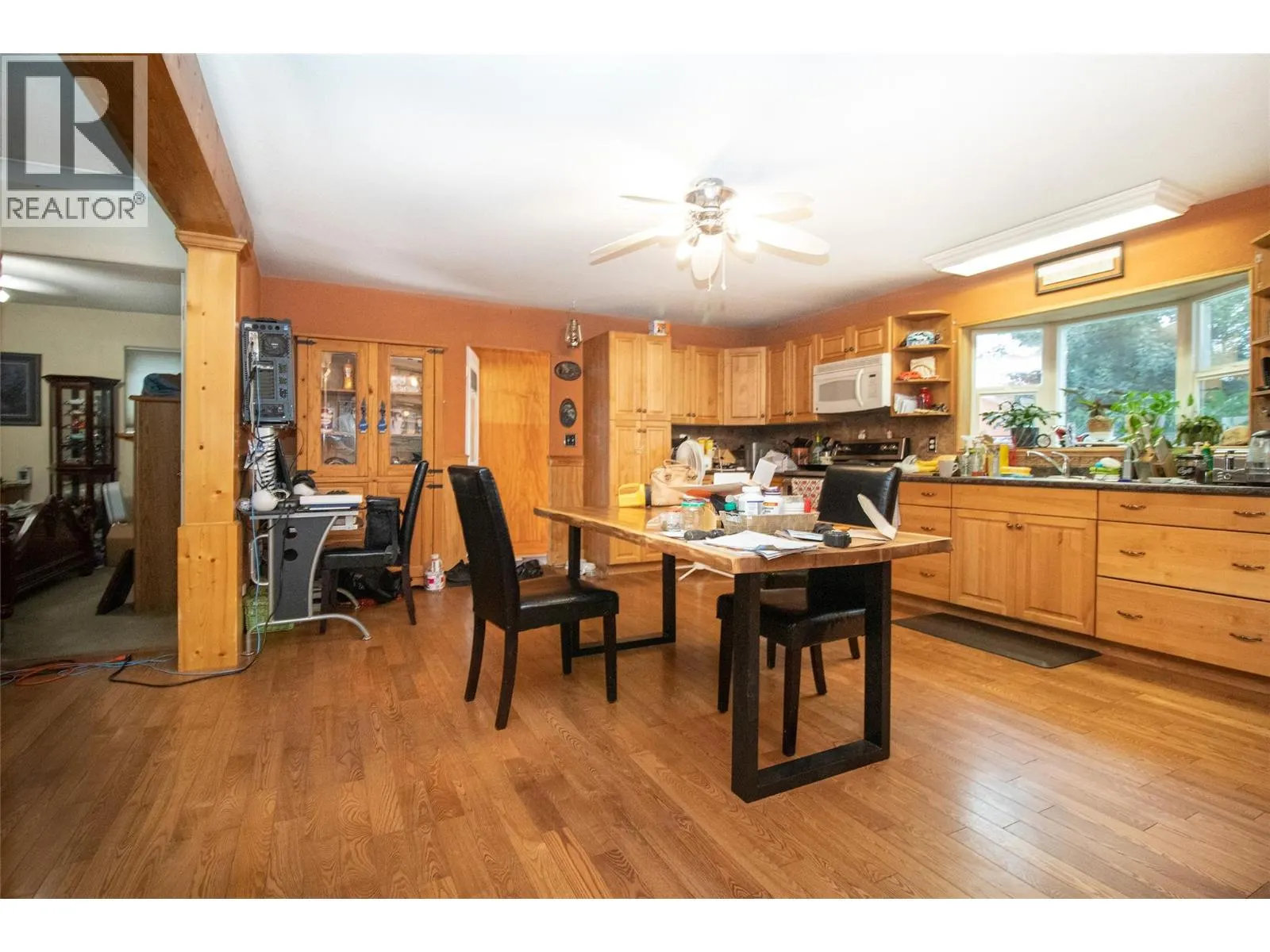 995 Leathead Road