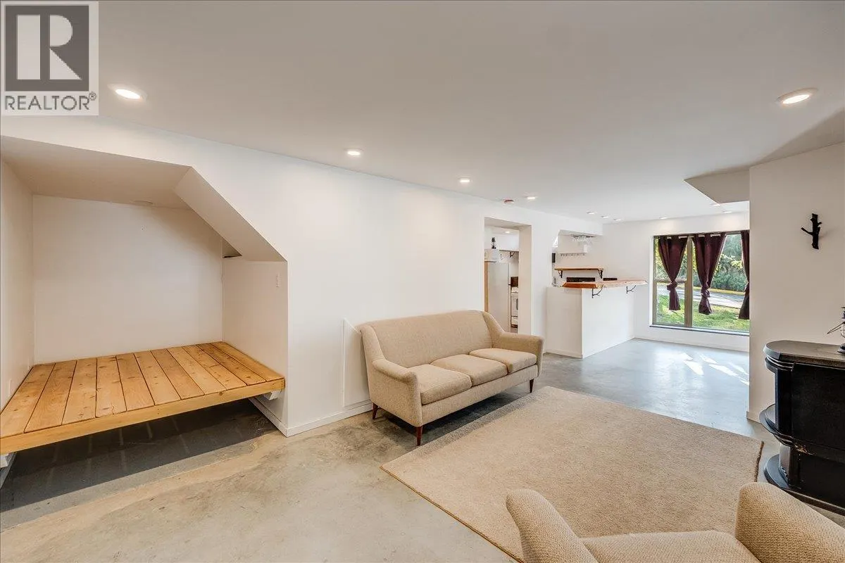 301 carbonate Street