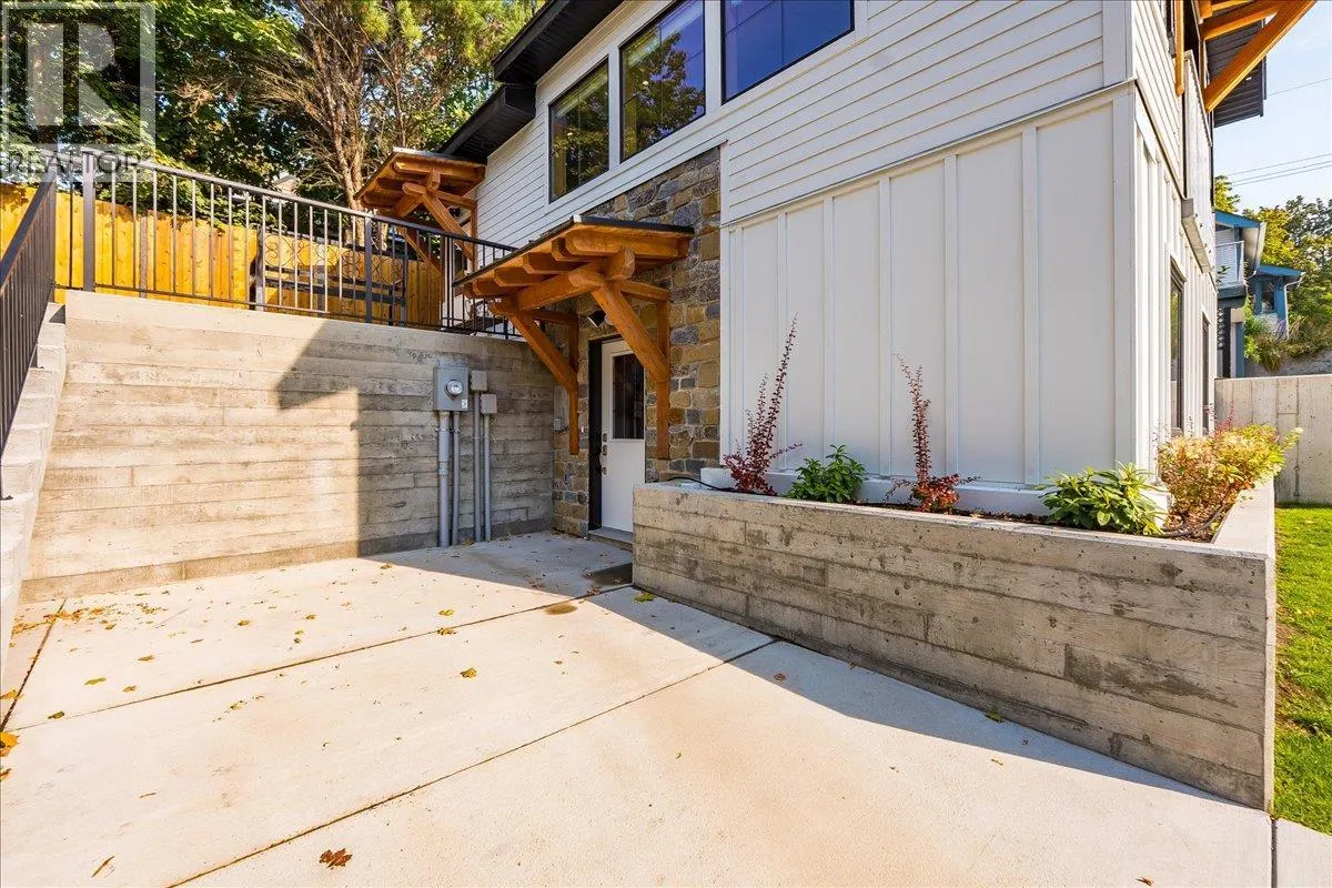 301 carbonate Street