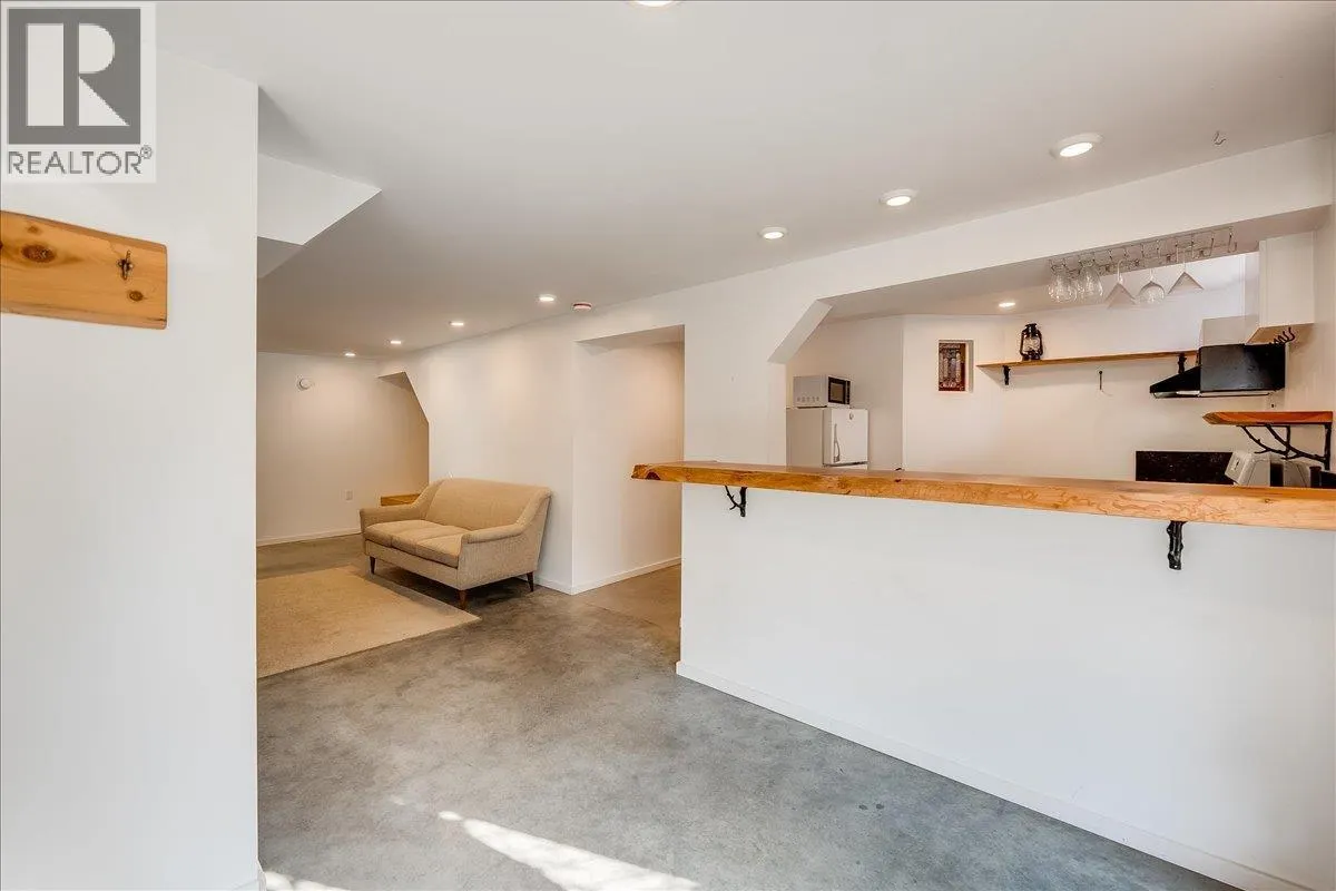 301 carbonate Street