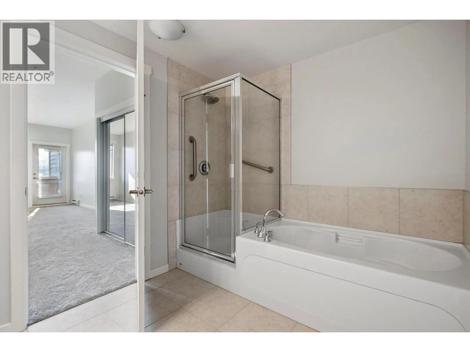 3735 Casorso Road Unit# 205
