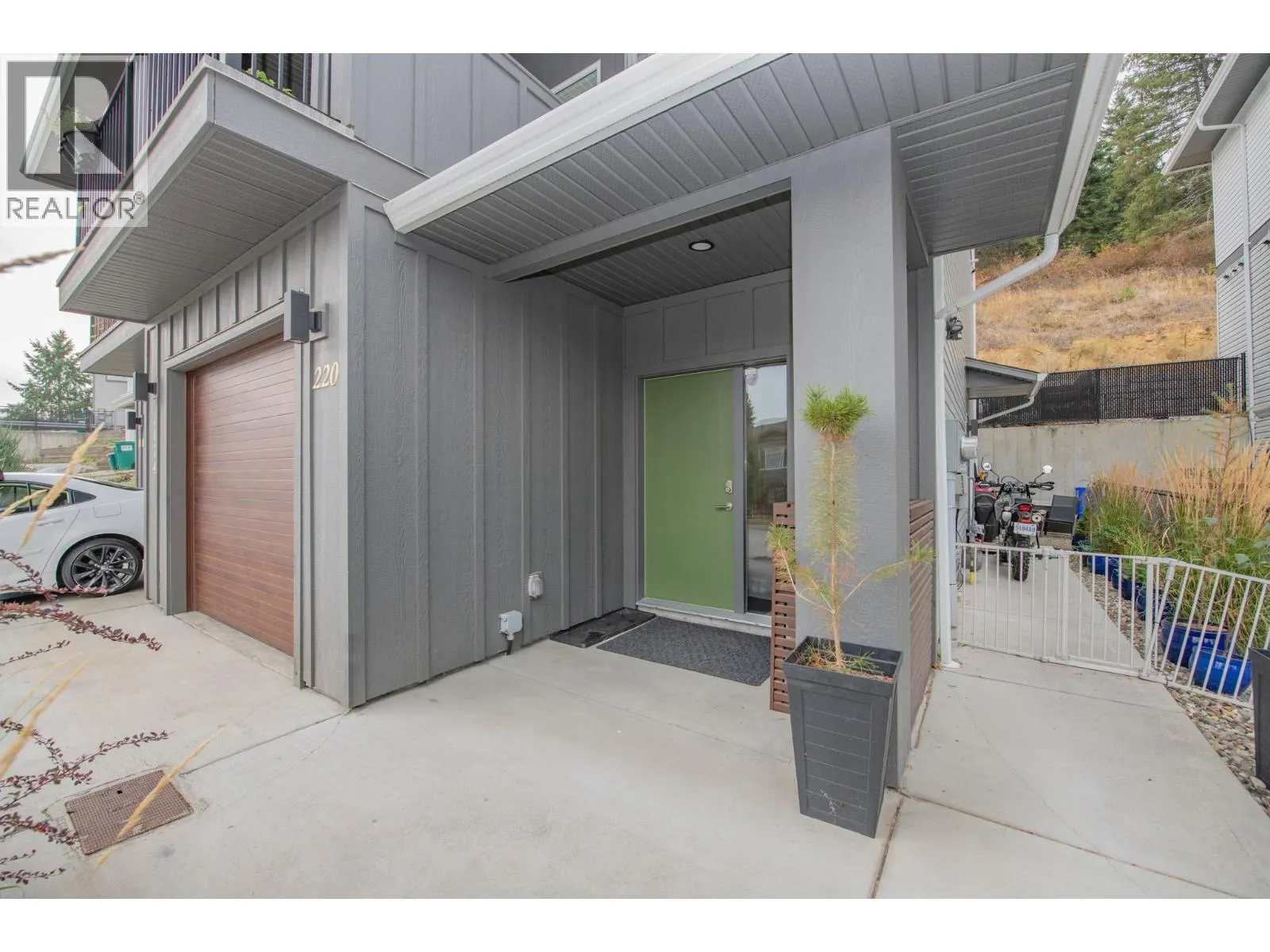 2074 Mountain View Avenue Unit# 220