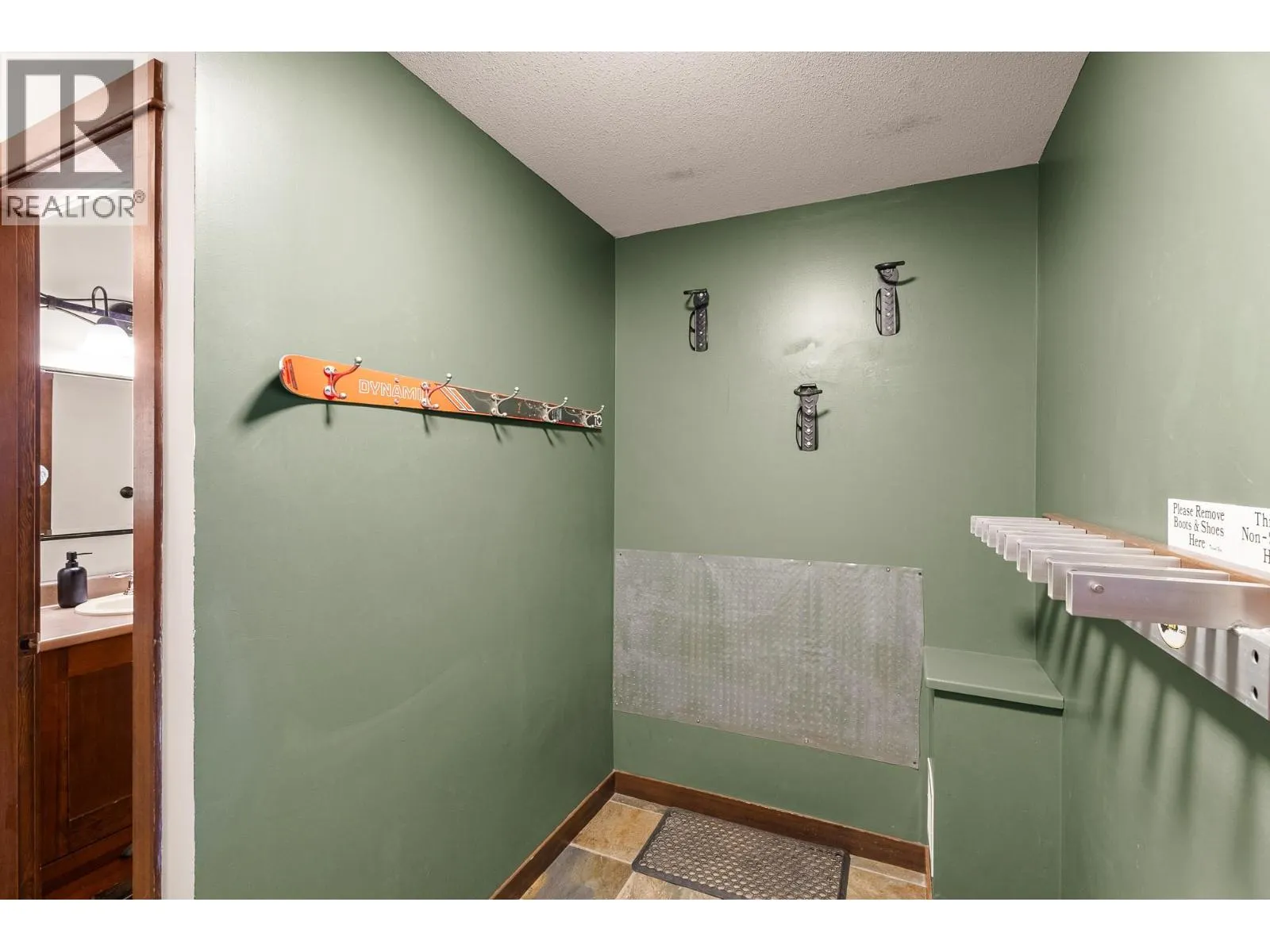 5005 VALLEY Drive Unit# 3
