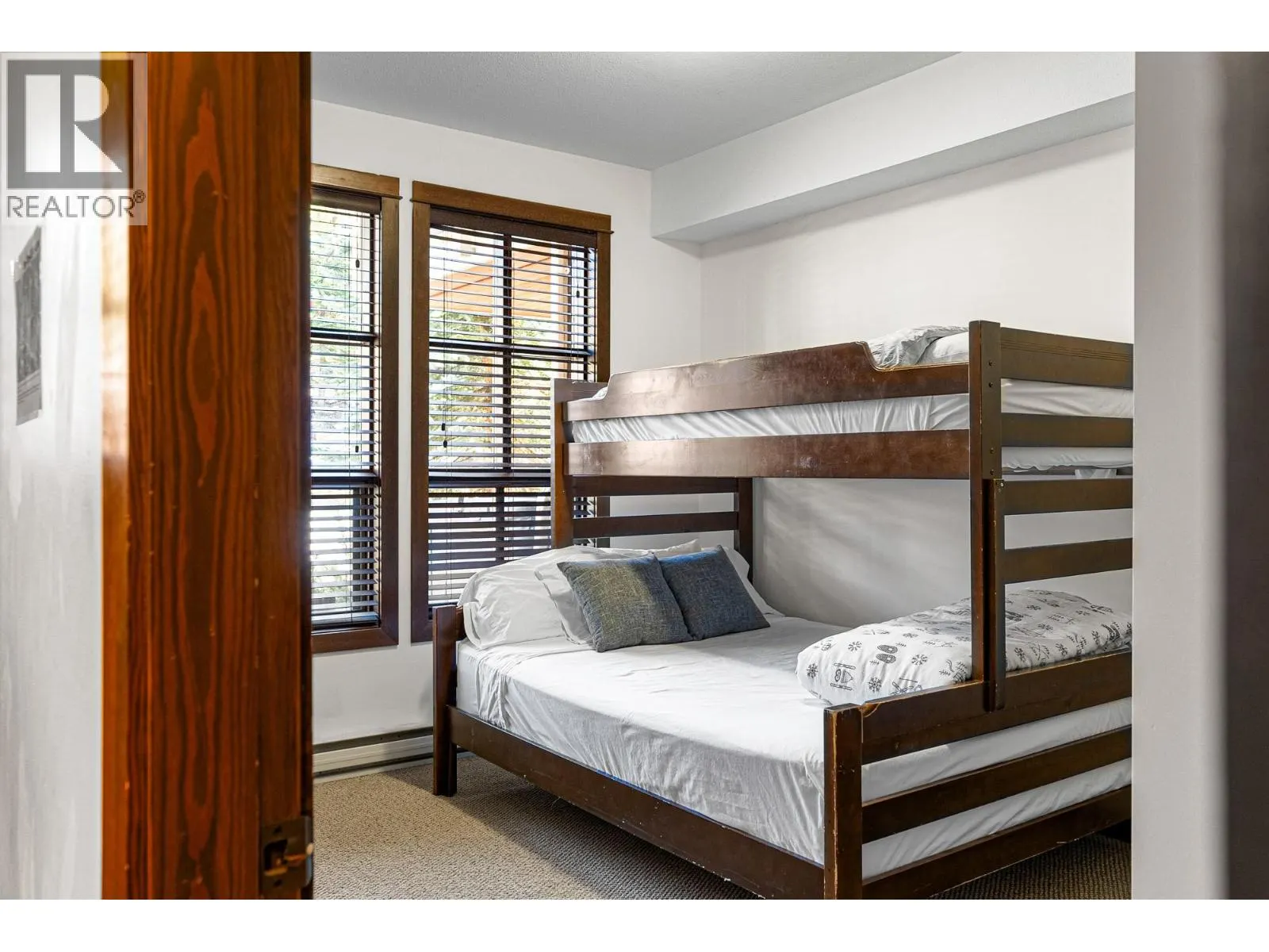 5005 VALLEY Drive Unit# 3