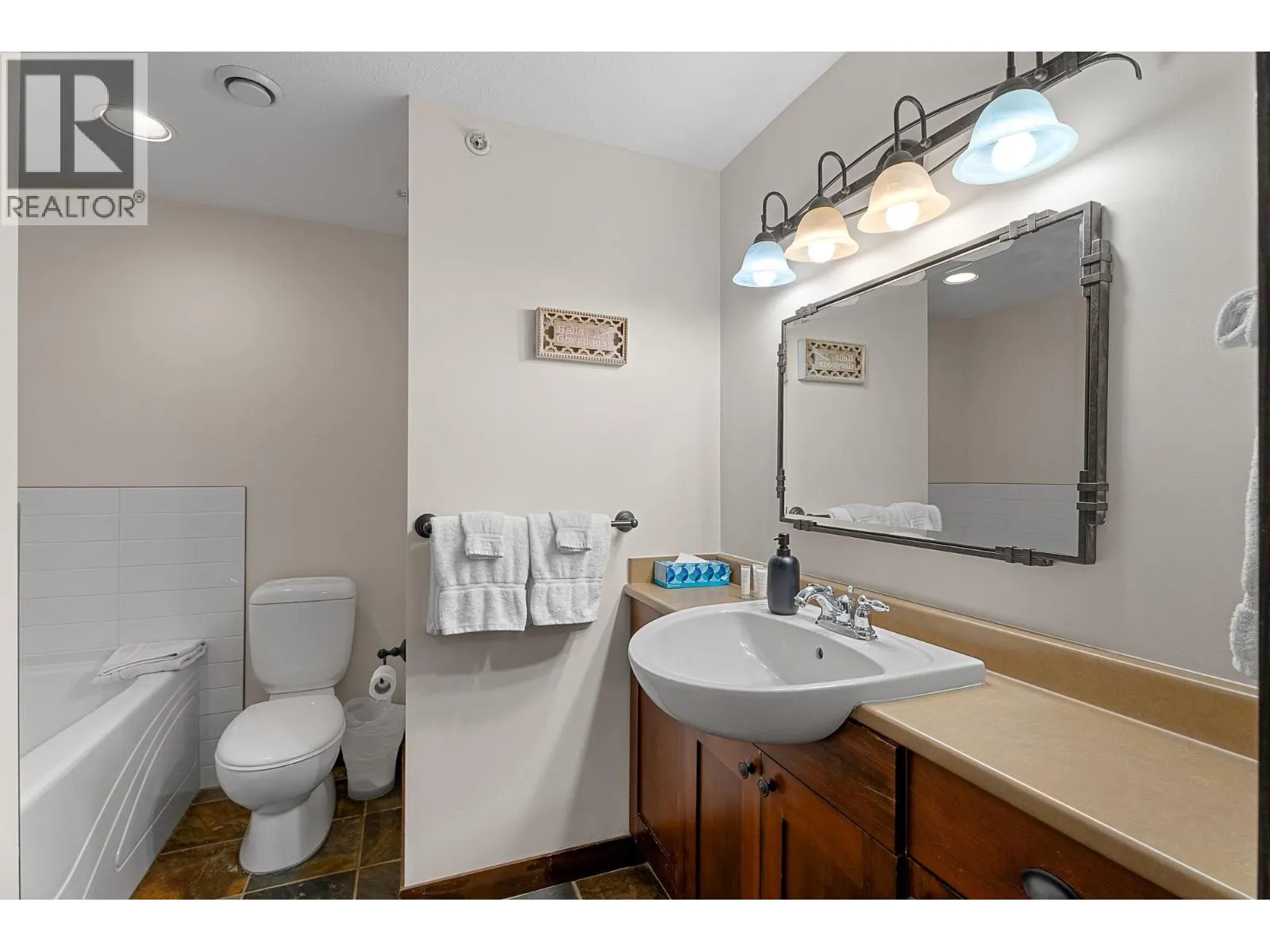 5005 VALLEY Drive Unit# 3