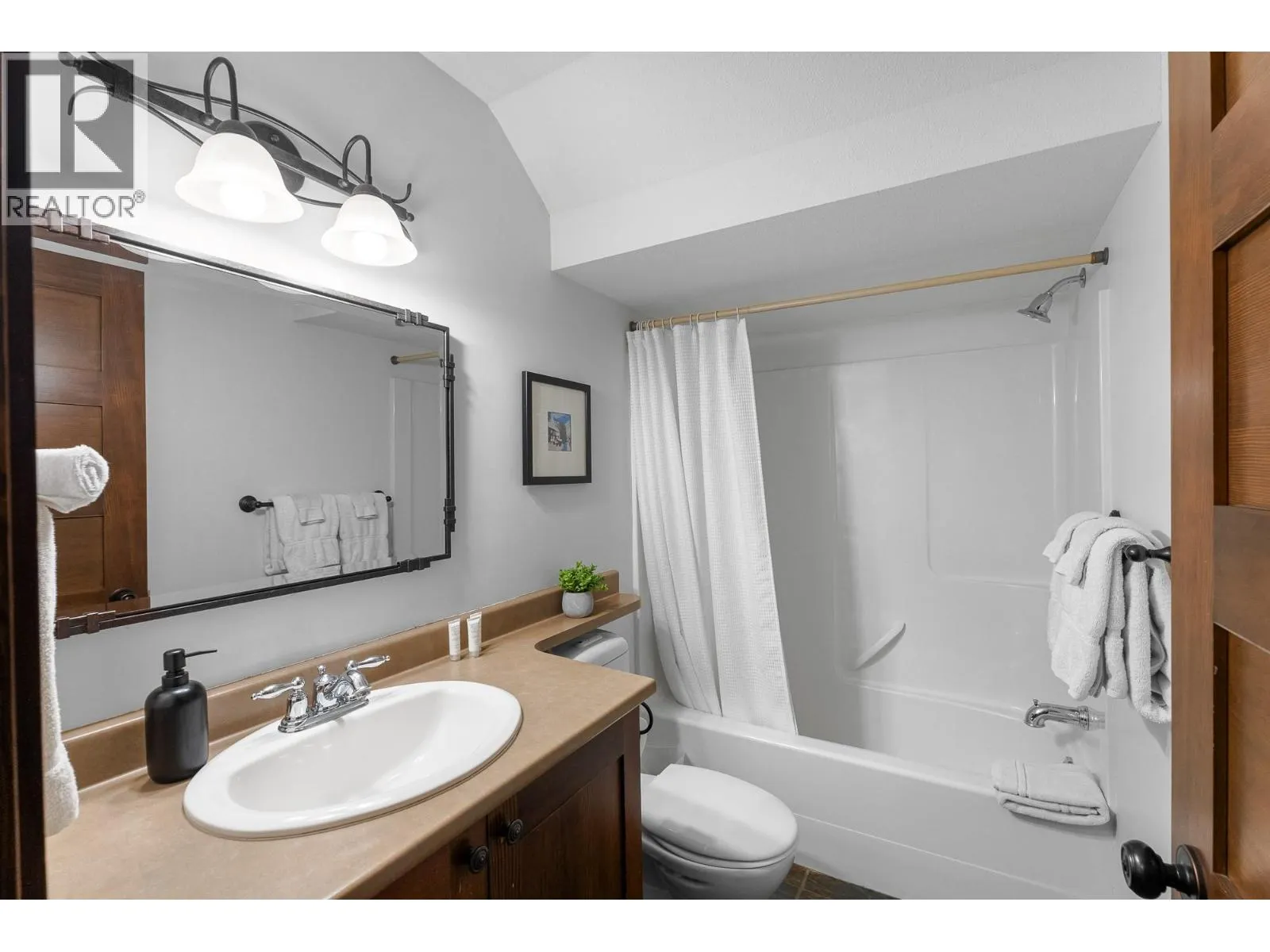 5005 VALLEY Drive Unit# 3
