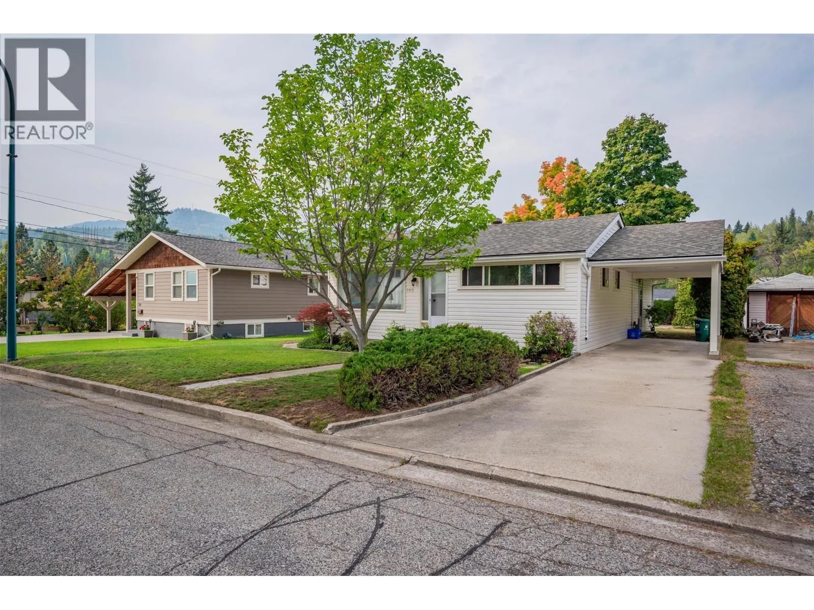 703 Hermia Crescent