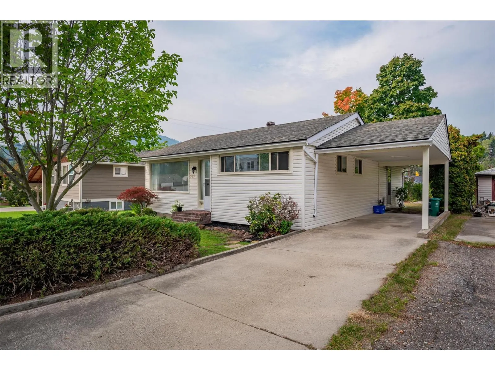 703 Hermia Crescent