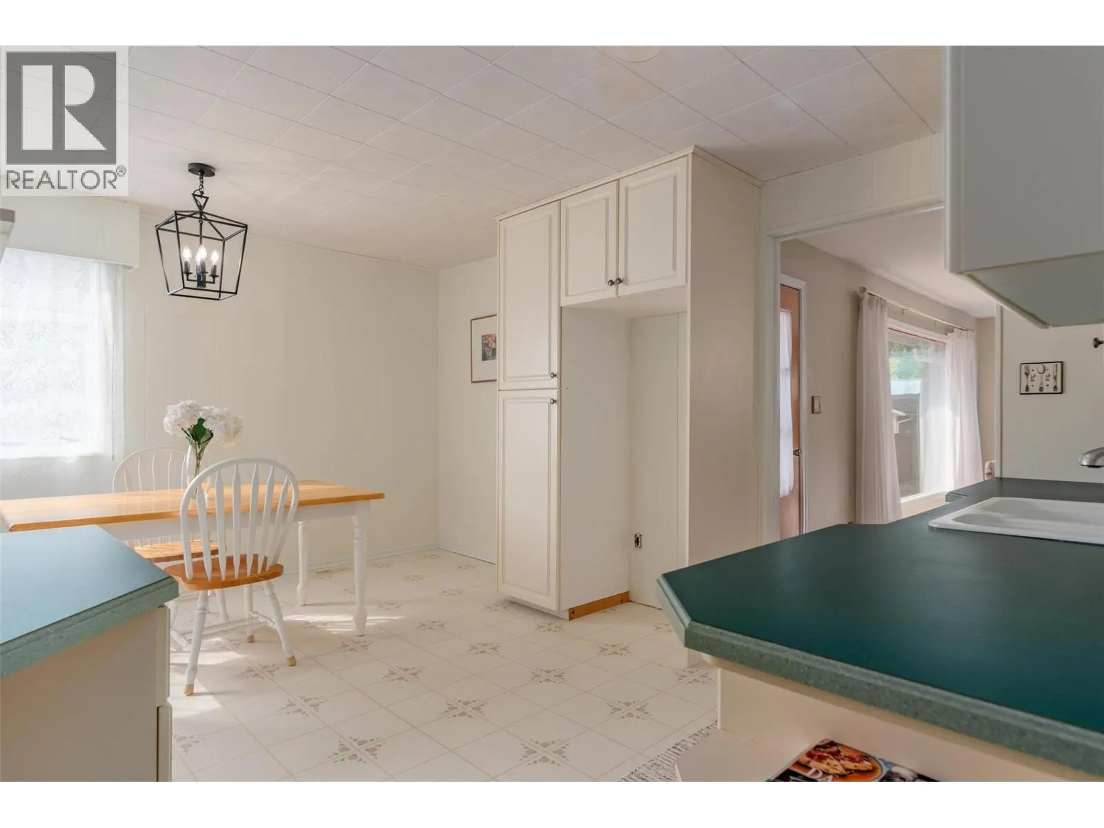 703 Hermia Crescent
