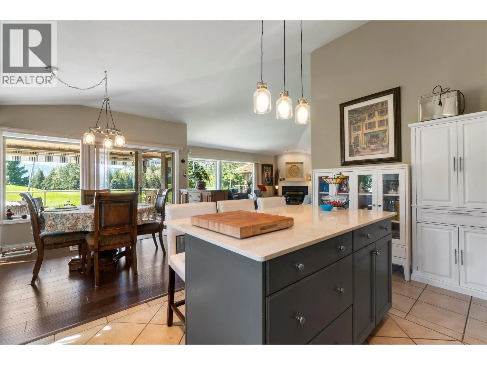 2550 Golf Course Drive Unit# 11