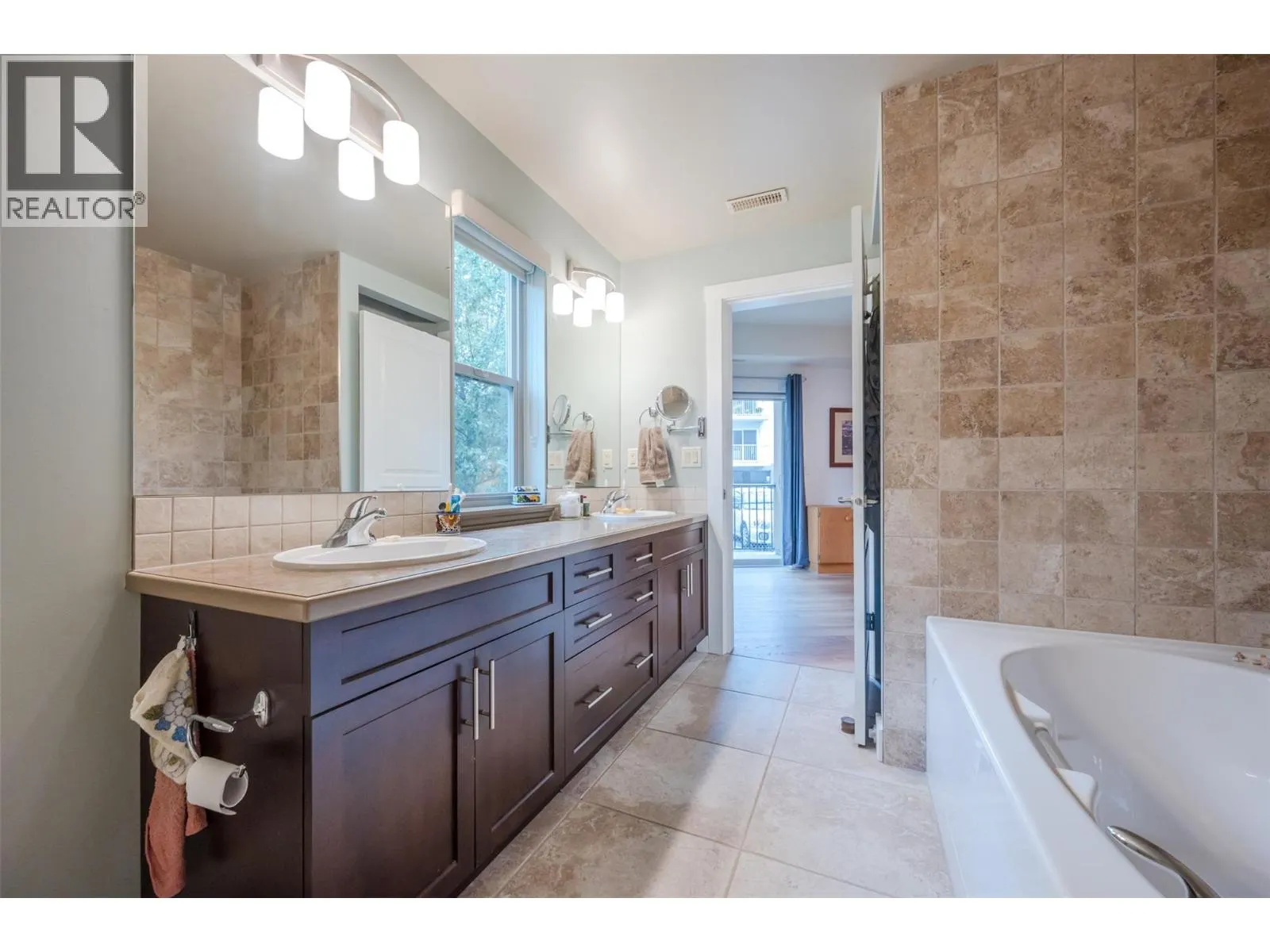 873 Forestbrook Drive Unit# 105