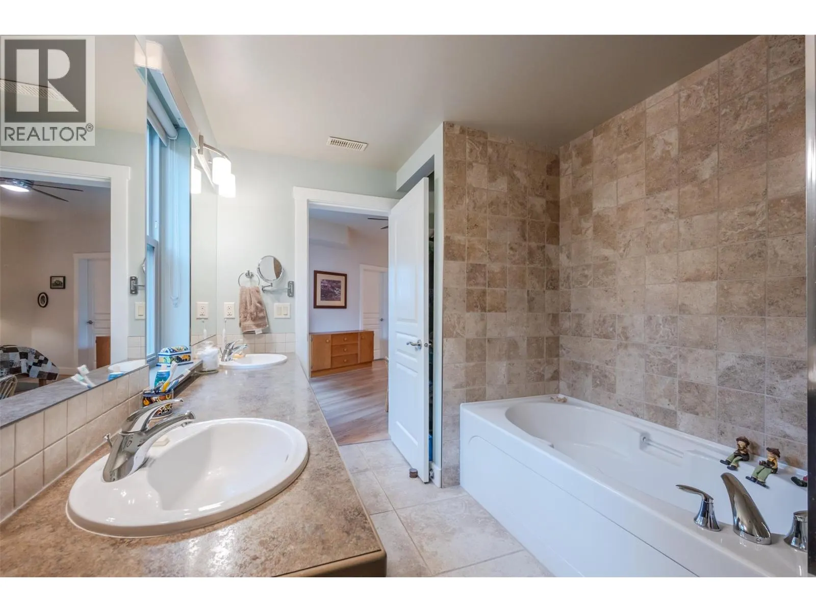 873 Forestbrook Drive Unit# 105