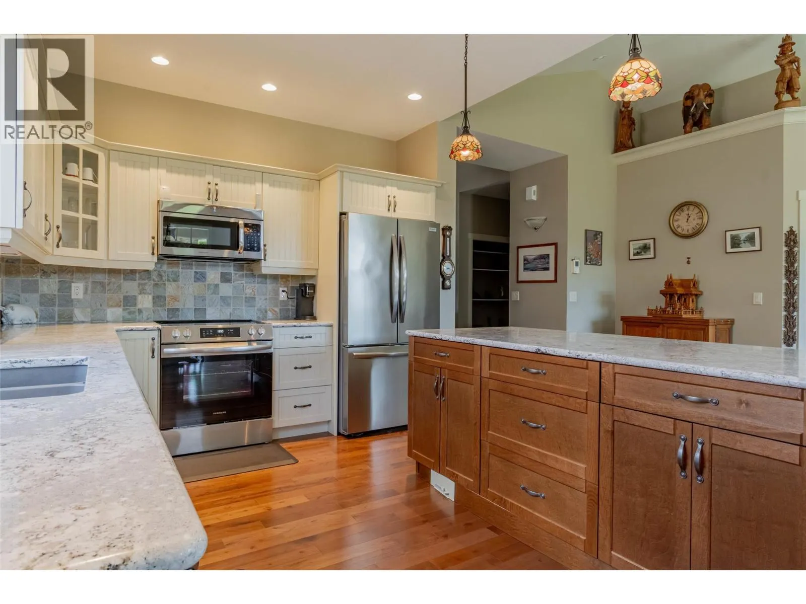 6833 MEADOWS Drive Unit# 28