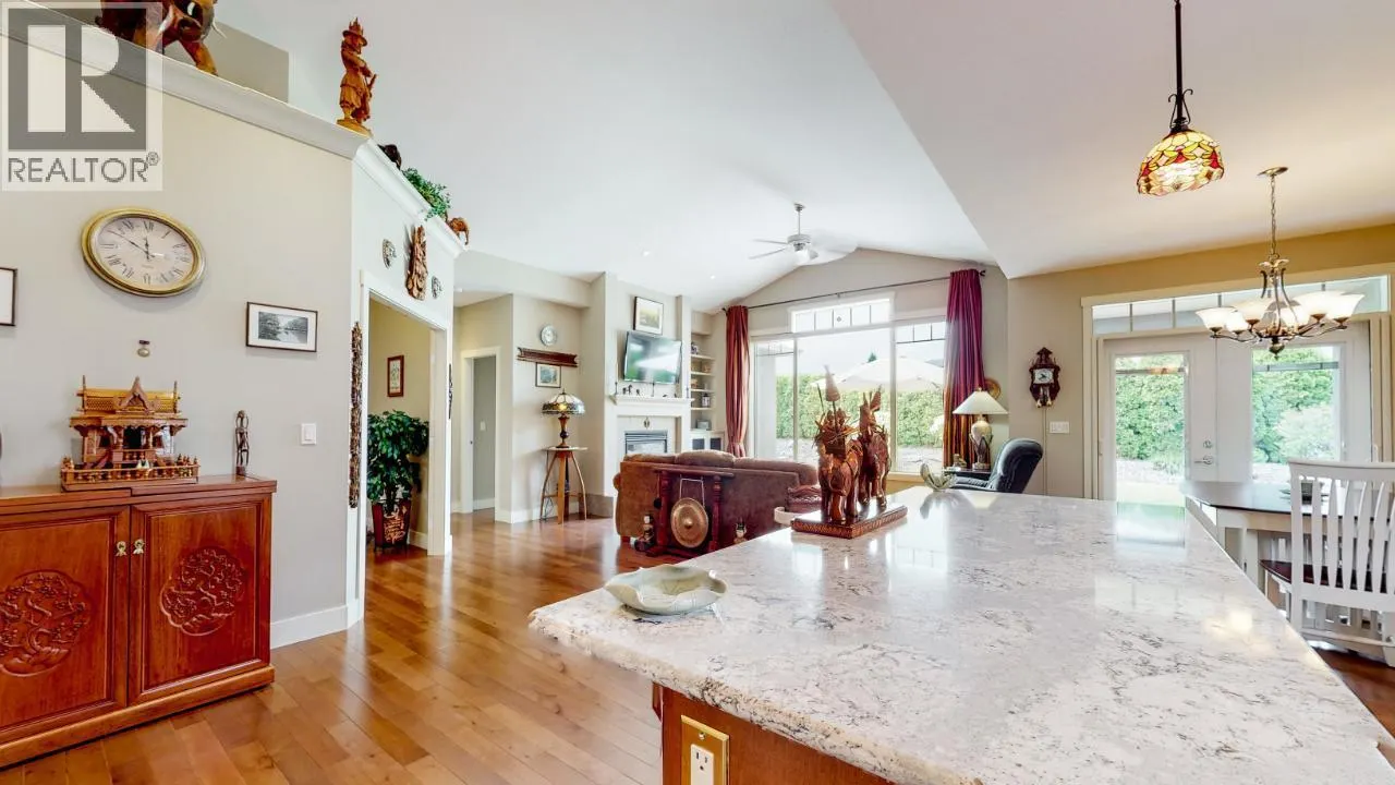 6833 MEADOWS Drive Unit# 28