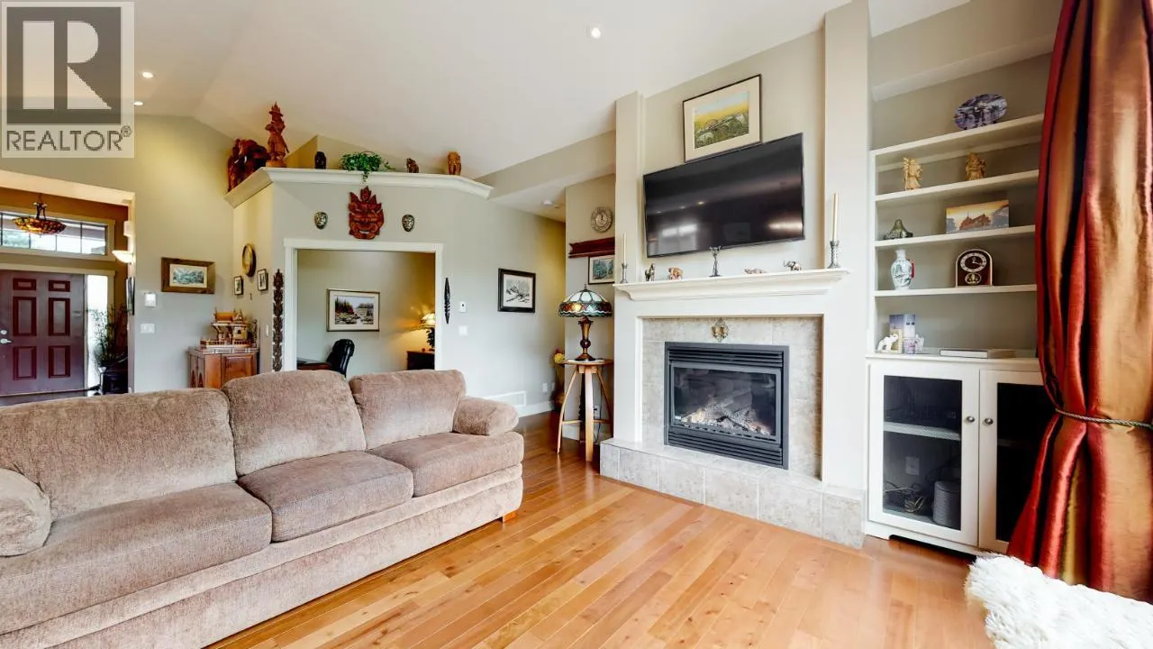 6833 MEADOWS Drive Unit# 28