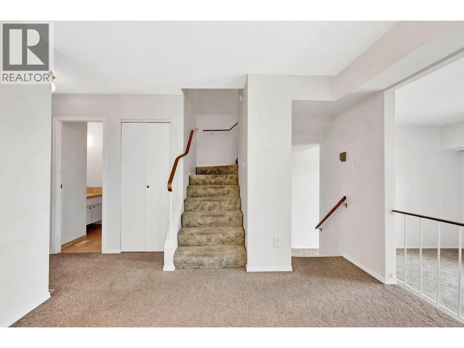 1980 GLENWOOD Drive Unit# 11