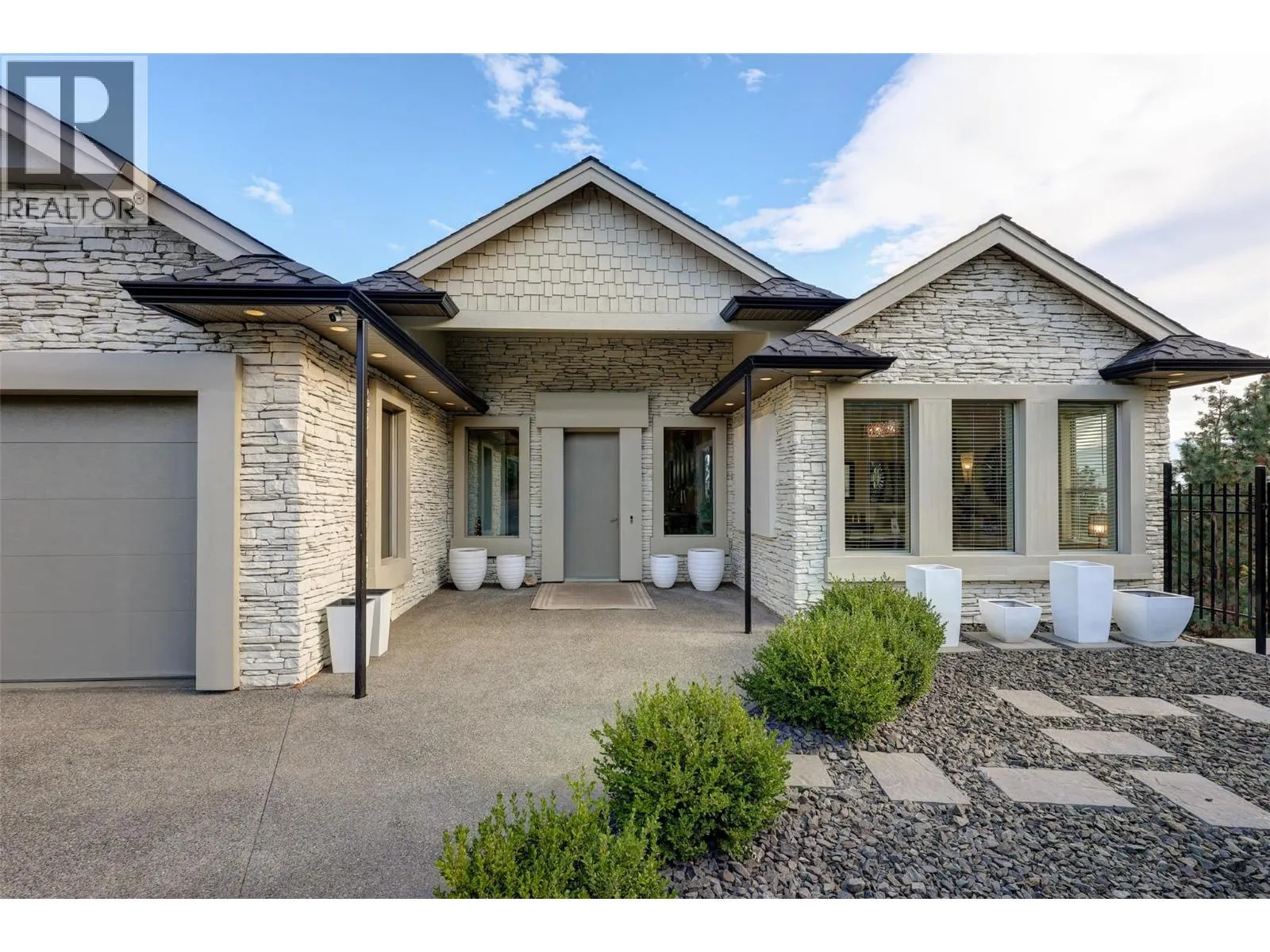 1955 Bayview Court