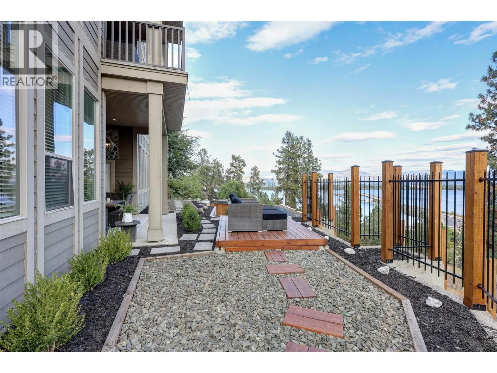 1955 Bayview Court