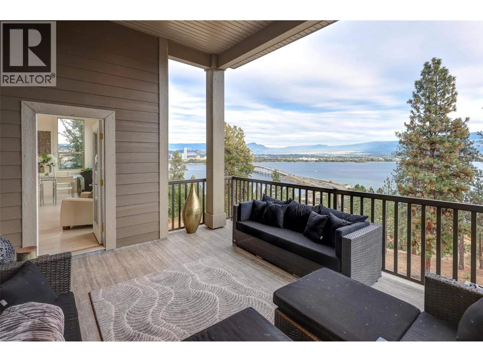 1955 Bayview Court