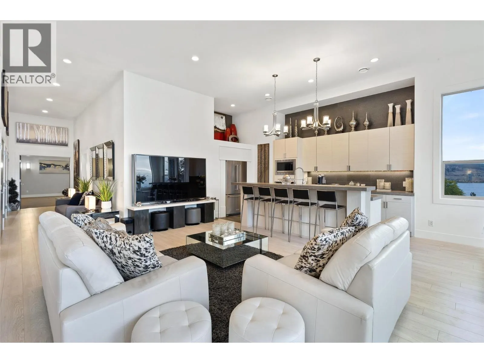 1955 Bayview Court